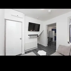  Apartment House @ Queens United Kingdom